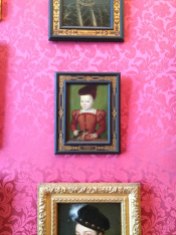This portrait also stood out to me in Chantilly. Apparently, this is a portrait of a boy. Isn't this fabulous?
